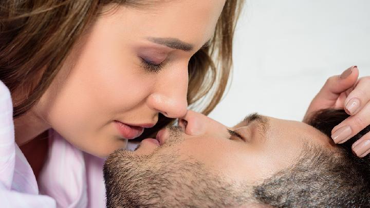 夫妻性生活哪些前戏不能做(老年夫妻性生活如何选择润滑剂)