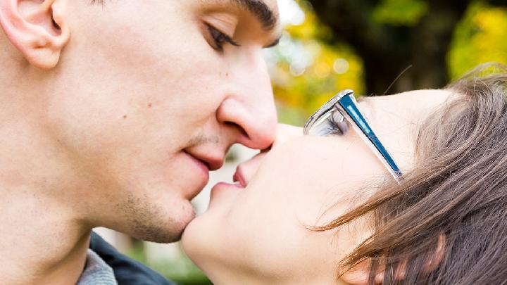 夫妻怎么过性生活比较好(夫妻怎么过性生活比较好)