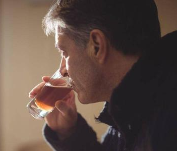 男人下面有水泡什么情况（男人下面有水泡和喝酒有关系吗）